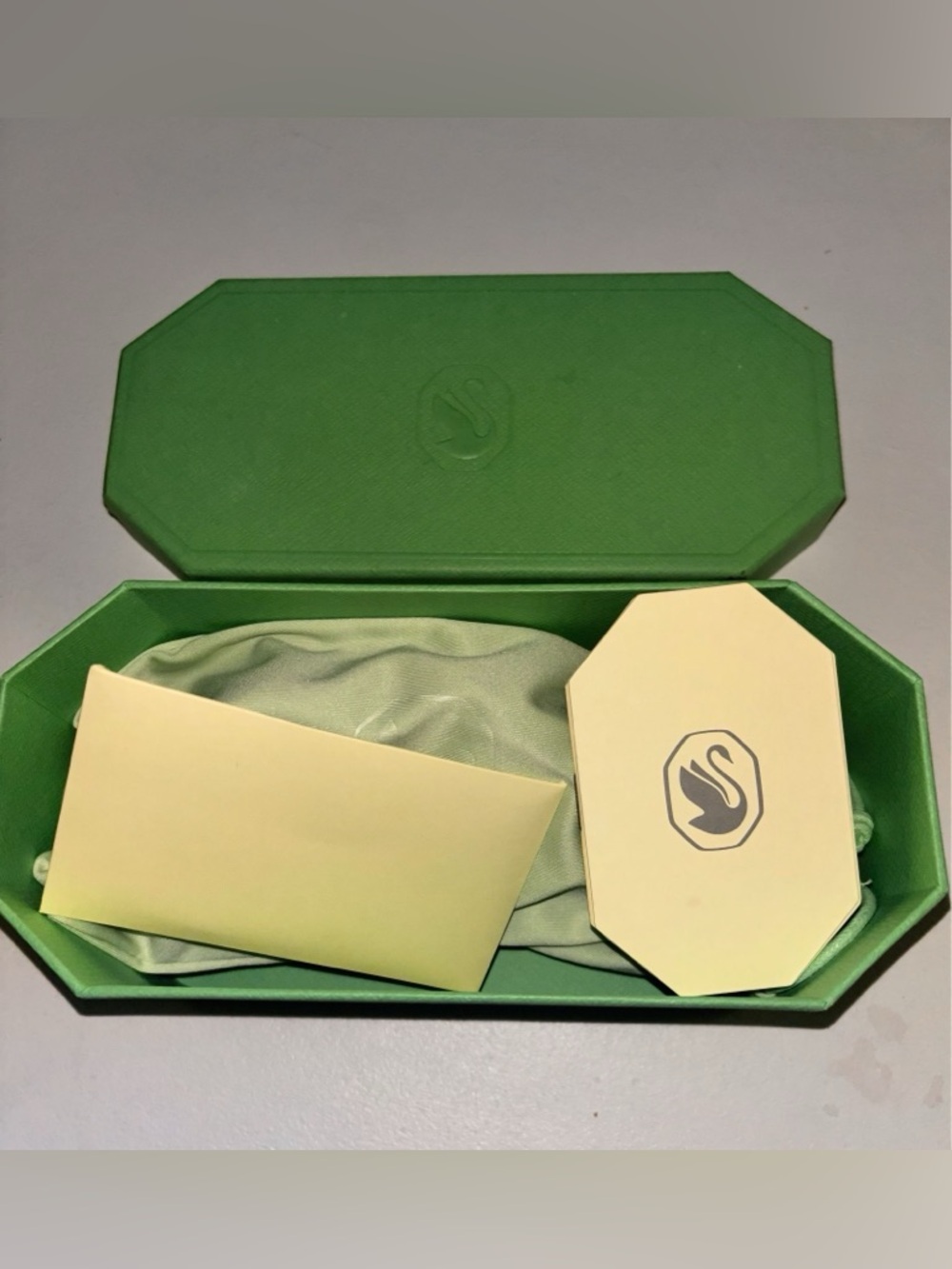 Swarovuski women's SK6024 oval sunglasses - Picture 2 of 4